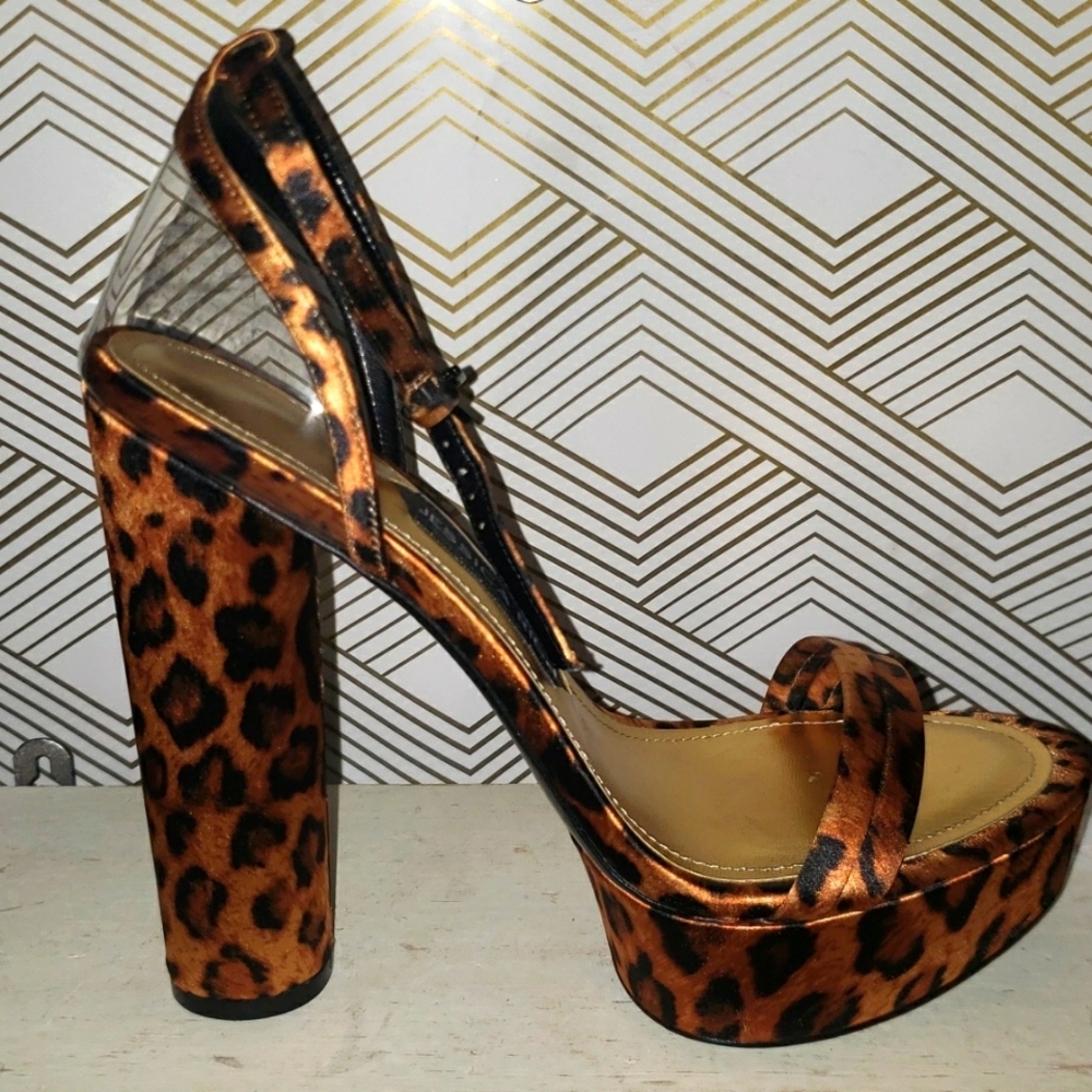 Jessica Rich Leopard Platforms sz 39/9
